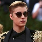 Justin Bieber atropelló a un paparazzi al salir de rezar