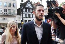 Los padres del bebé Charlie confían en que un juez autorice un tratamiento