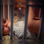 Los bebés se estresan menos cuando duermen de esta forma