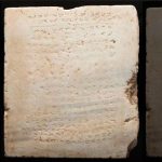 Subastan por 850.000 dólares una tabla con 10 Mandamientos