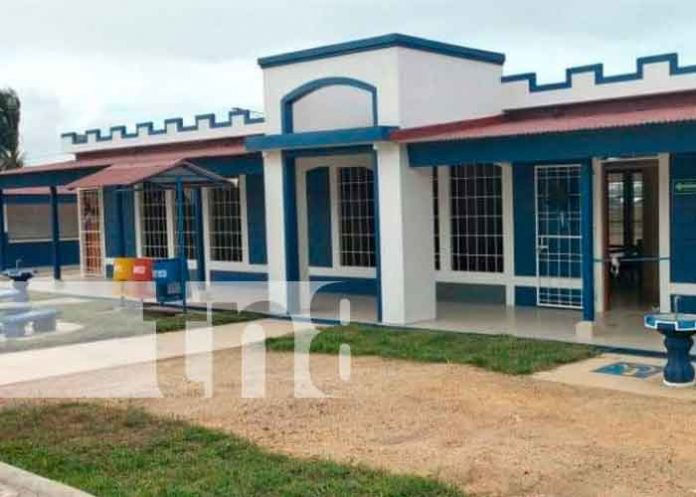Nicaragua, caribe norte, Mined, escuela,