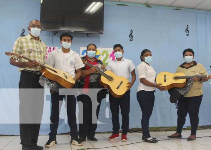 nicaragua, instrumento musical, blufields, escuela, colegio,