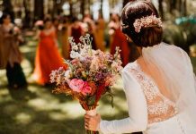 Damas de honor hacen “broma” a novia y llegan en chinelas el día de la boda tendencia, viral, boda, crocs, tiktok, broma,