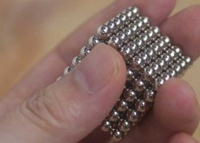 reino unido, bolas magneticas, reto,