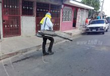 Fumigan viviendas en el barrio Nueva Libia, Managua