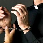 Capturan a sacerdote acusado de violación en Guatemala