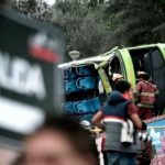 Al menos siete muertos tras volcar autobús en Perú