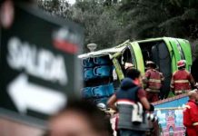 Al menos siete muertos tras volcar autobús en Perú