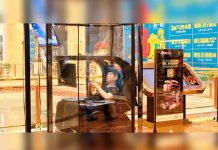 Crean cabinas para dormir mientras pareja va de «shopping»