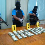 Quiebran a par de hondureños con cocaína y más de 100 mil dólares