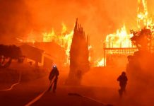 Incendios en EEUU dejan un muerto, 750 casas destruidas y miles de evacuados