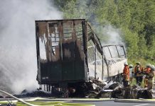La policía alemana confirma «varios muertos» tras choque de autobús y camión