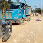 Ciclista muere al impactar con camión en Laguna de Perlas