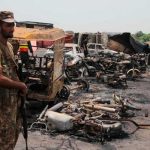 La explosión de un camión cisterna en Pakistán deja más de 100 muertos