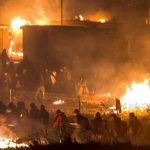 Cientos de inmigrantes realojados por el incendio de campamento en Francia