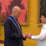 Condecoran al representante del BID con la orden José de Marcoleta