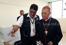 Cardenal Miguel Obando y Bravo ejerce su derecho al voto