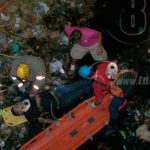 Bomberos rescatan a joven del fondo de un cauce en la Racachaca