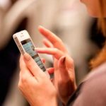 Le confiesa amor a su suegro con una foto de ella desnuda