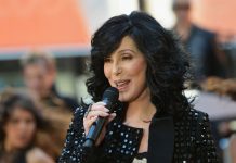 El primer beso de Cher fue con «un idiota»