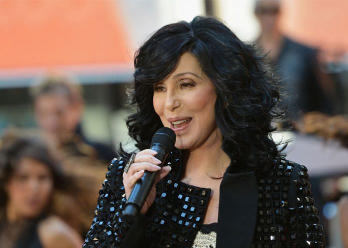 cher-beso-portada