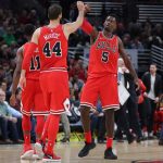 Mirotic aporta 24 como suplente; Bulls vencen a Bucks
