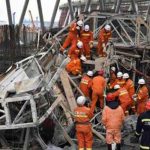 Siete muertos al caer grúa en el sur de China