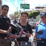Chinandega: Policía en campaña para prevenir accidentes de tránsito, Un casco, una vida