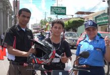 Chinandega: Policía en campaña para prevenir accidentes de tránsito, Un casco, una vida