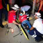 Motociclista choca contra un vehículo