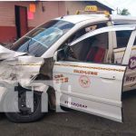 Choque entre vehículos deja grandes daños materiales en León accidente, Nicaragua, León, choque, camioneta, taxi,