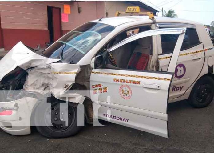 choque-3 accidente, Nicaragua, León, choque, camioneta, taxi,