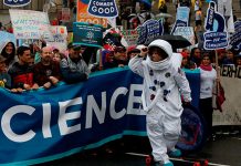 Protestan contra los recortes de programas científicos despreciados por Trump