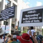 Autoridades de Carolina del Norte llegan a un acuerdo para derogar ‘ley de baños’