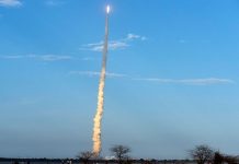 India lanza su cohete espacial de mayor capacidad