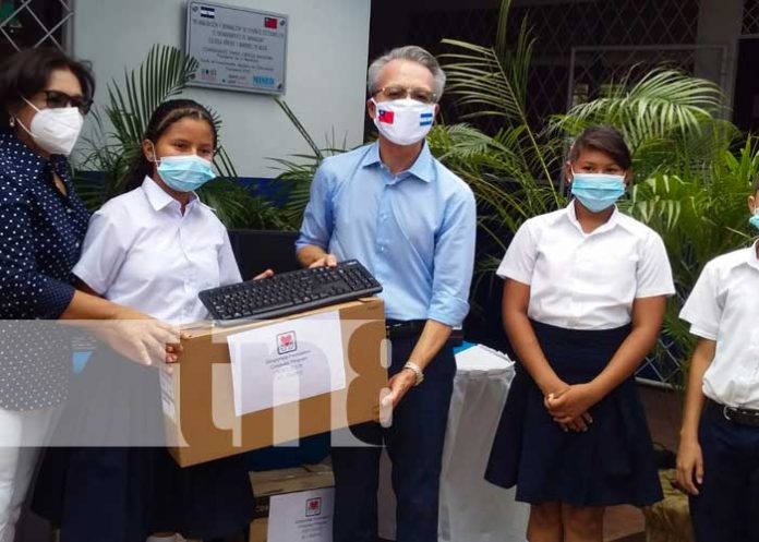 nicaragua, escuela, donacion, computadoras, taiwan,