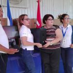 Gobierno entrega computadoras al Sistema de Salud