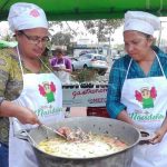 Familias consumen el sopón de cuaresma en la Plaza de las Victorias Concurso de cuaresma en Nicaragua