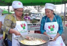 Familias consumen el sopón de cuaresma en la Plaza de las Victorias Concurso de cuaresma en Nicaragua