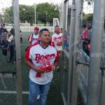 Deportistas reparten dulces en parque Luis Alfonso Velásquez