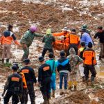 Deslave de tierra sepulta una aldea en isla indonesia de Java