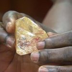 Un pastor halla diamante gigantesco en Sierra Leona