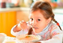 Conoce los 6 alimentos que un niño menor de 2 años no debe comer