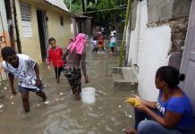 Ascienden a 14.090 los desplazados y 77 comunidades incomunicadas por lluvias en R. Dominicana