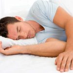 Dormir más o la cafeína alivian mejor el dolor crónico que los analgésicos