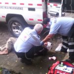 Hombre sufre duro golpe en la cabeza por aparatosa caída en el barrio Santa Rosa