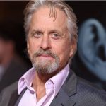 Michael Douglas niega haberse masturbado delante de una escritora