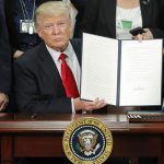 Bloquean nuevo decreto migratorio de Trump