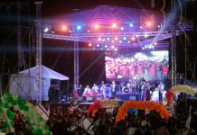 Cristianos despiden el año viejo y reciben el 2018 con una vigilia adorando a Dios