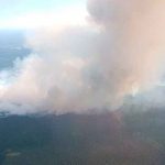 Más de 35 mil evacuados por incendios forestales en Canadá